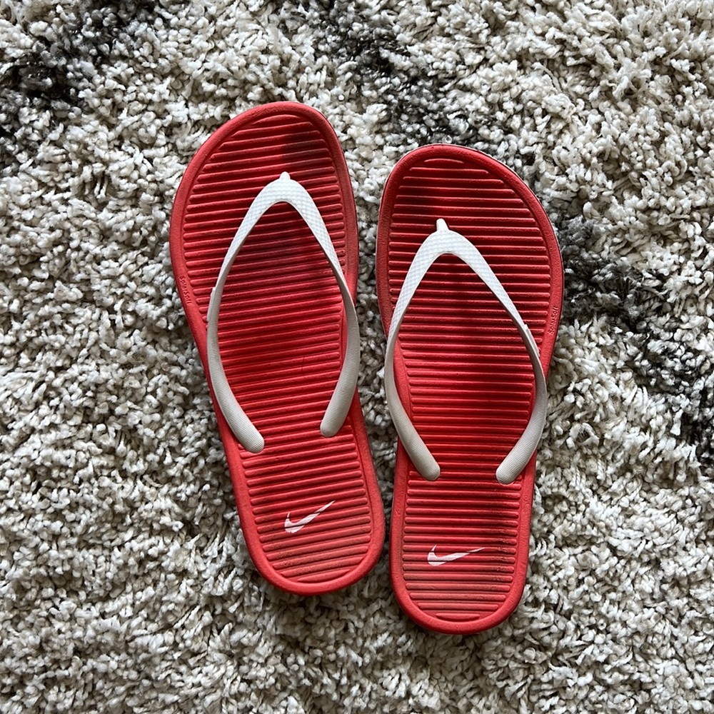 Nike flip flops